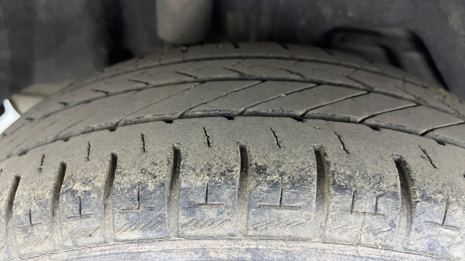 Used 2017 Ford Figo Trend 1.2 Ti-VCT Petrol Manual tyres RIGHT REAR TYRE TREAD VIEW