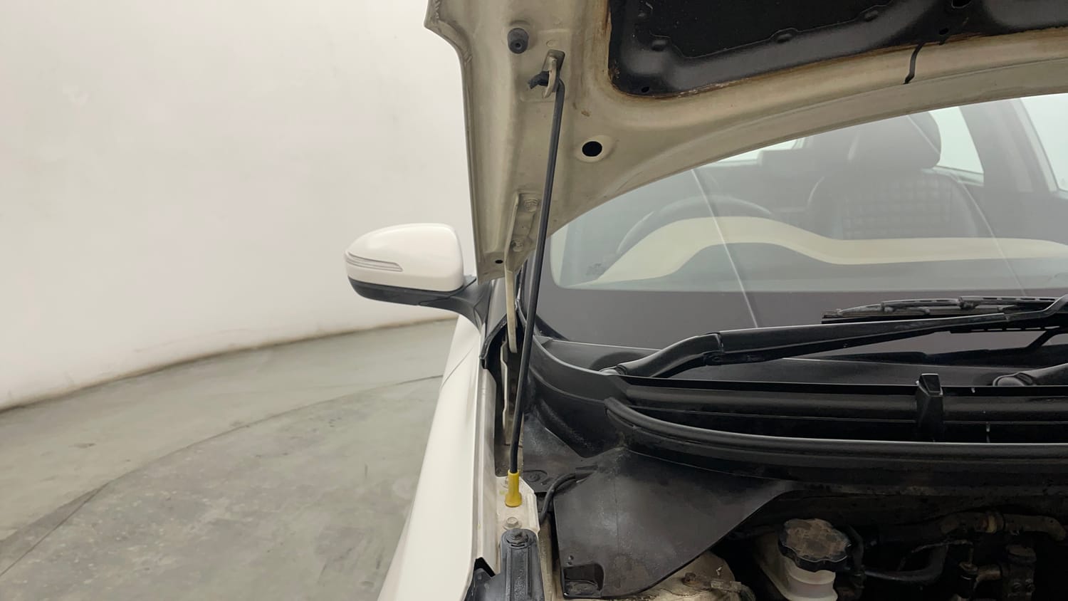 Used 2018 Hyundai Elite i20 Asta 1.2 (O) Petrol Manual engine ENGINE RIGHT SIDE HINGE & APRON VIEW