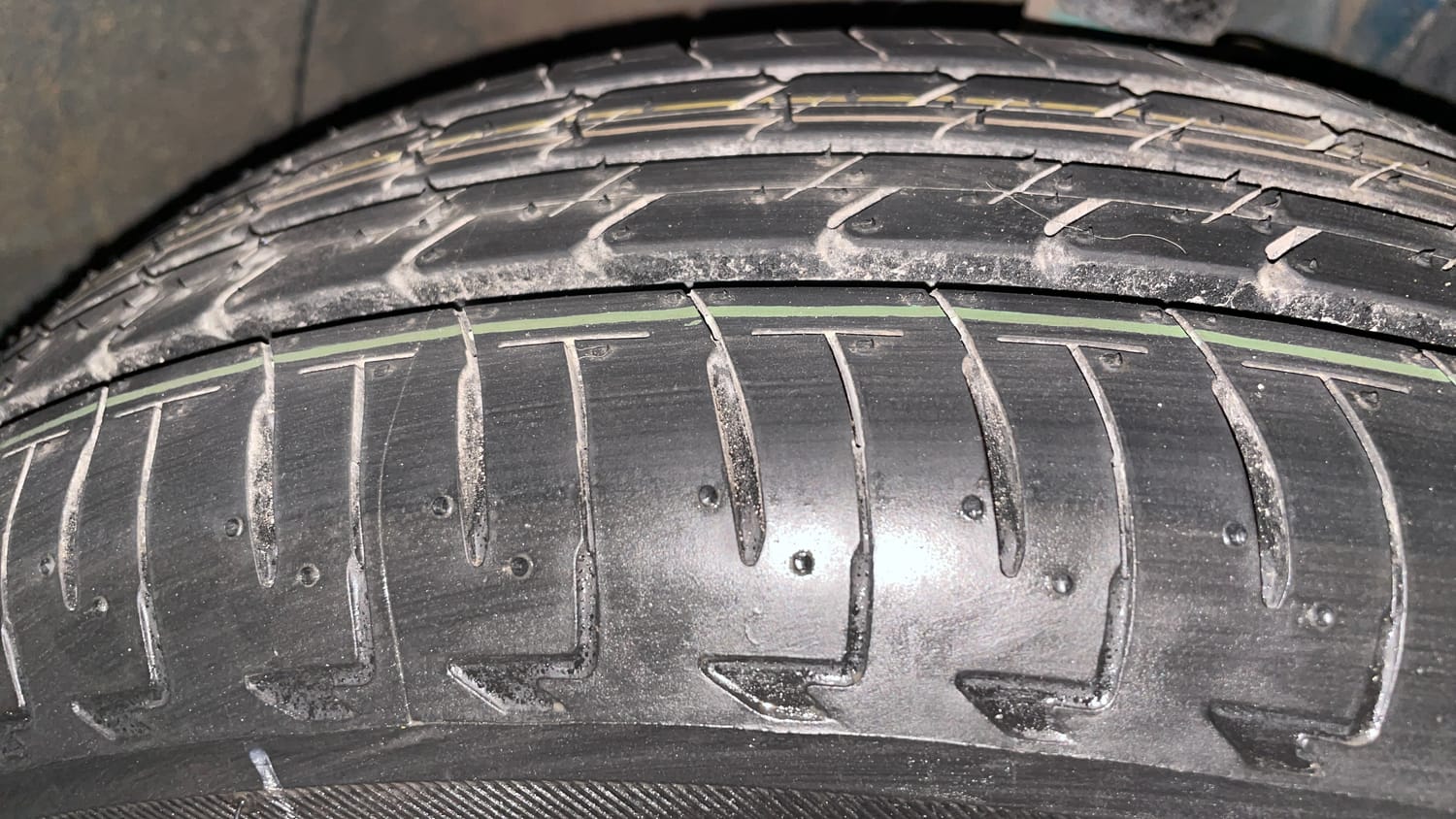Used 2017 Maruti Suzuki Ignis Alpha 1.2 MT Petrol Manual tyres RIGHT FRONT TYRE TREAD VIEW