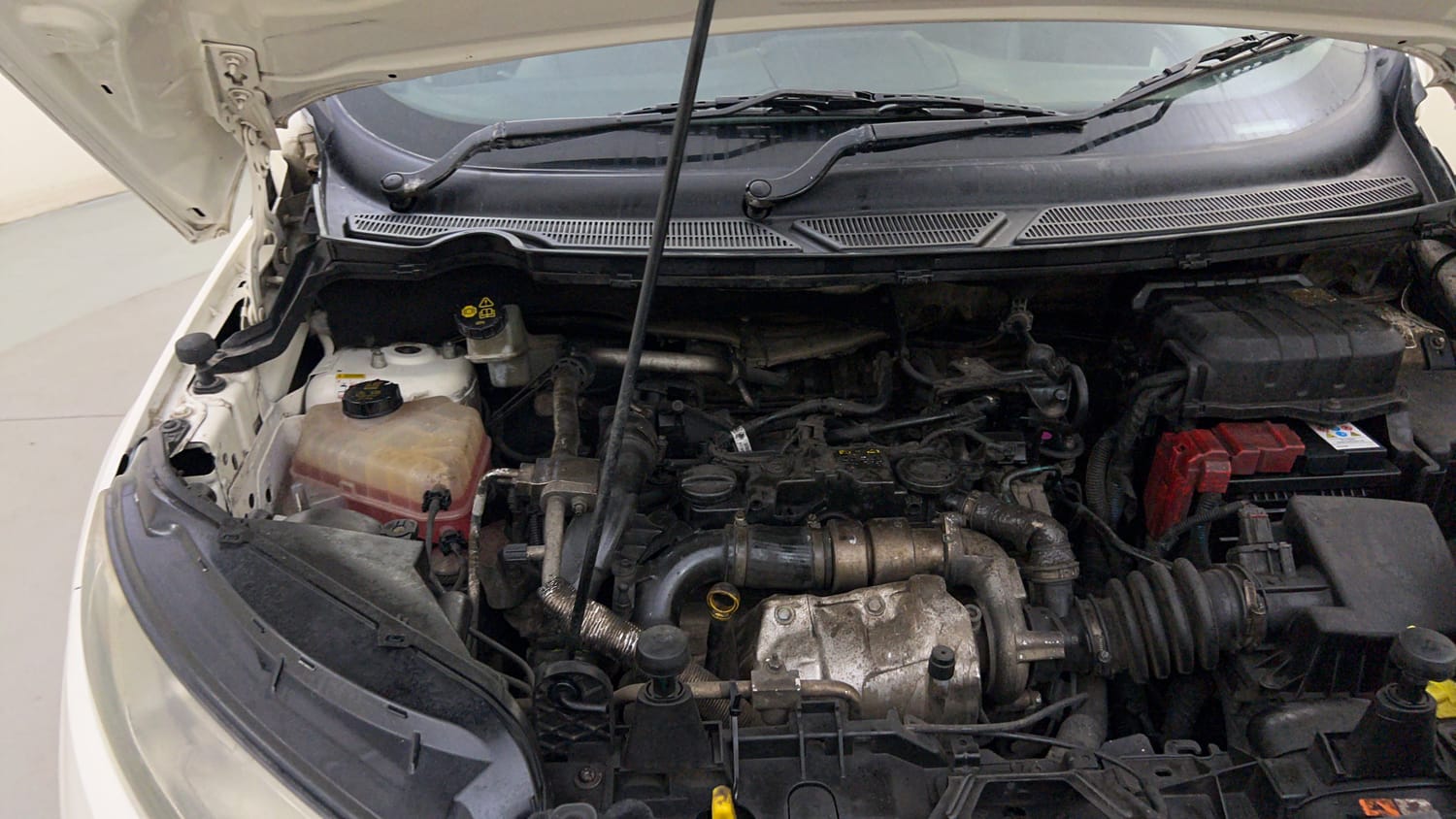 Used 2014 Ford EcoSport Trend 1.5 TDCi Diesel Manual engine ENGINE RIGHT SIDE HINGE & APRON VIEW