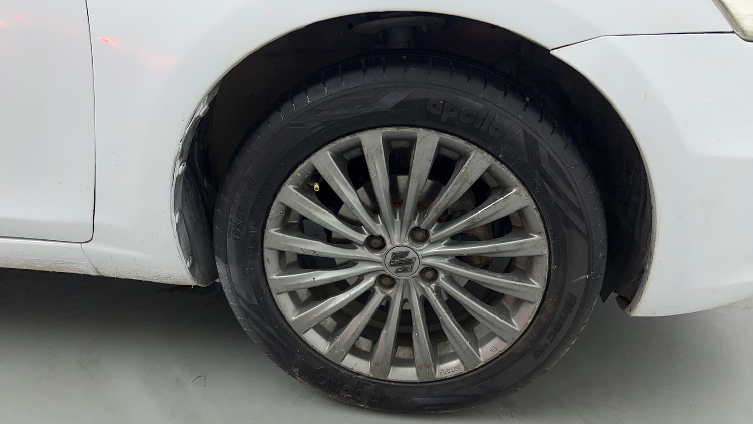 Used 2016 Maruti Suzuki Ciaz ZXI+ AT Petrol Automatic tyres RIGHT FRONT TYRE RIM VIEW