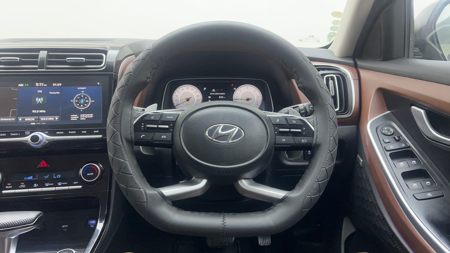 Used 2023 Hyundai Alcazar Signature (O) 7 Seater 1.5 Diesel AT Diesel Automatic interior STEERING VIEW
