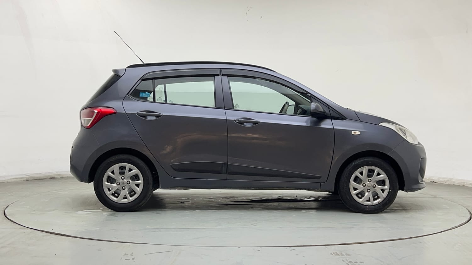 Used 2019 Hyundai Grand i10 Magna 1.2 Kappa VTVT Petrol Manual exterior RIGHT SIDE VIEW