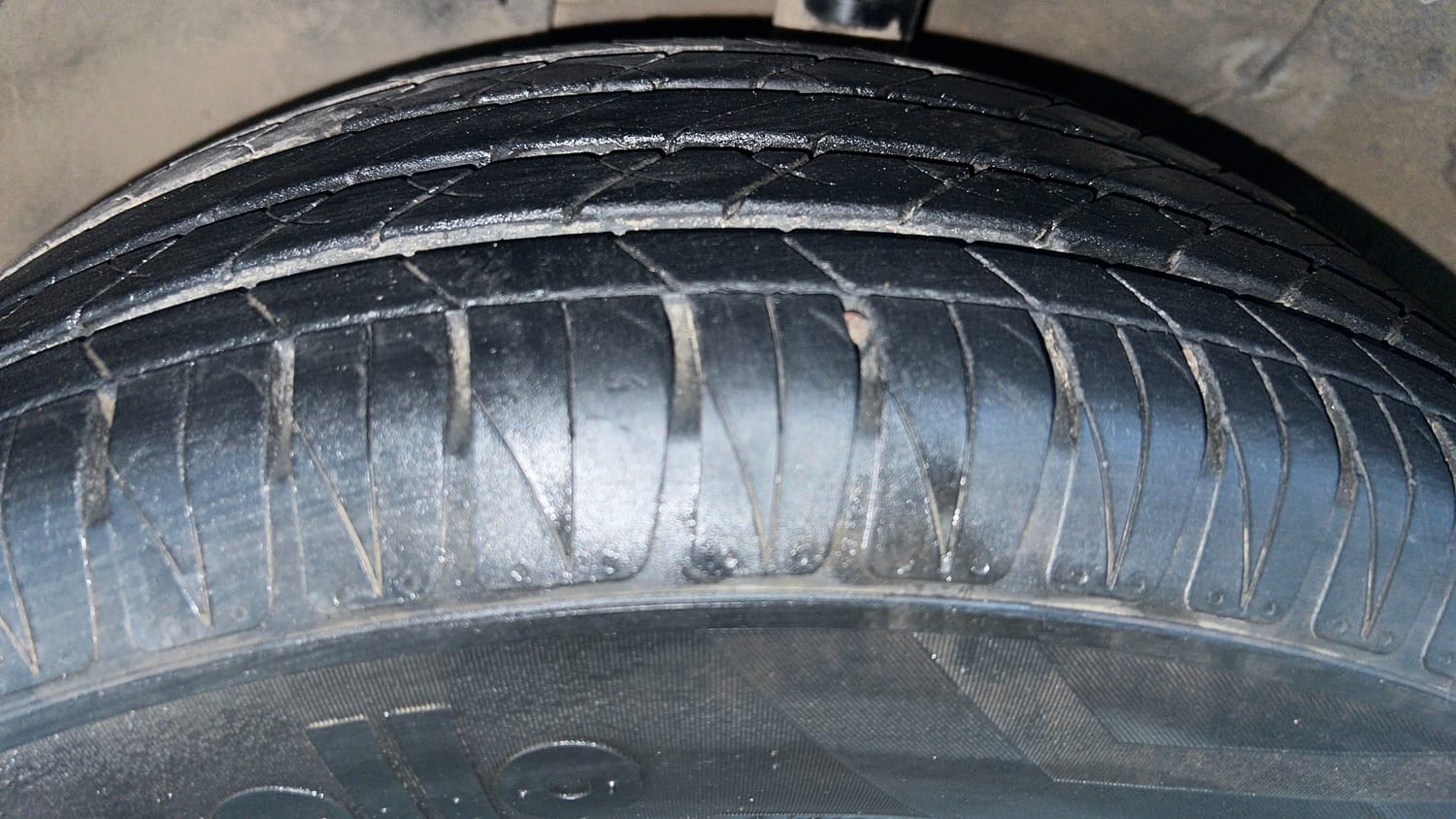 Used 2023 Kia Sonet HTX 1.0 Turbo Petrol DCT Petrol Automatic tyres LEFT FRONT TYRE TREAD VIEW
