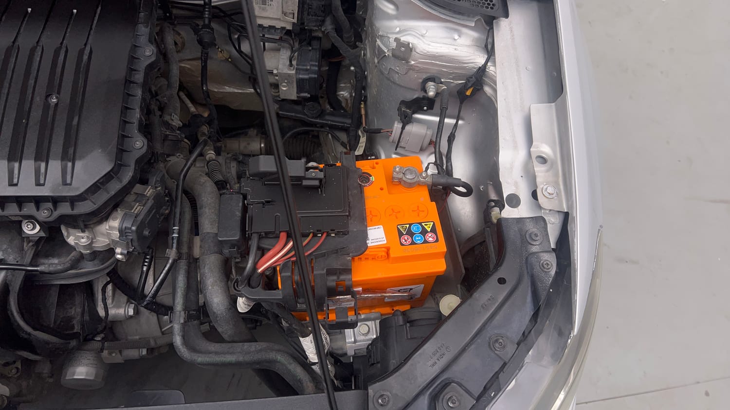 Used 2019 Volkswagen Ameo Trendline 1.0L (P) Petrol Manual engine ENGINE LEFT SIDE VIEW