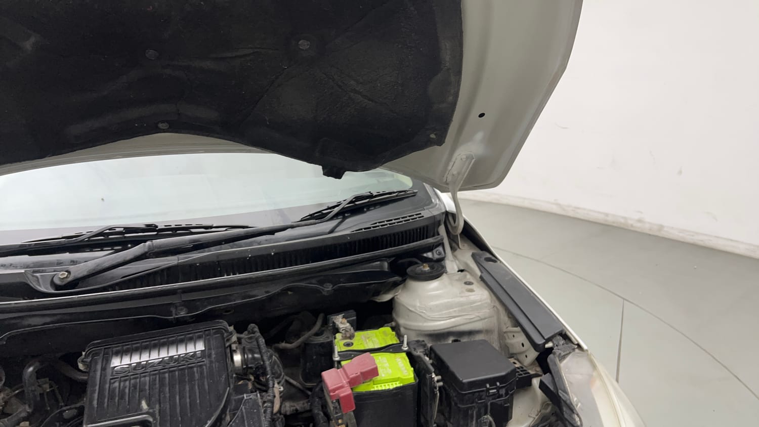 Used 2016 Maruti Suzuki Ciaz ZXI+ AT Petrol Automatic engine ENGINE LEFT SIDE HINGE & APRON VIEW