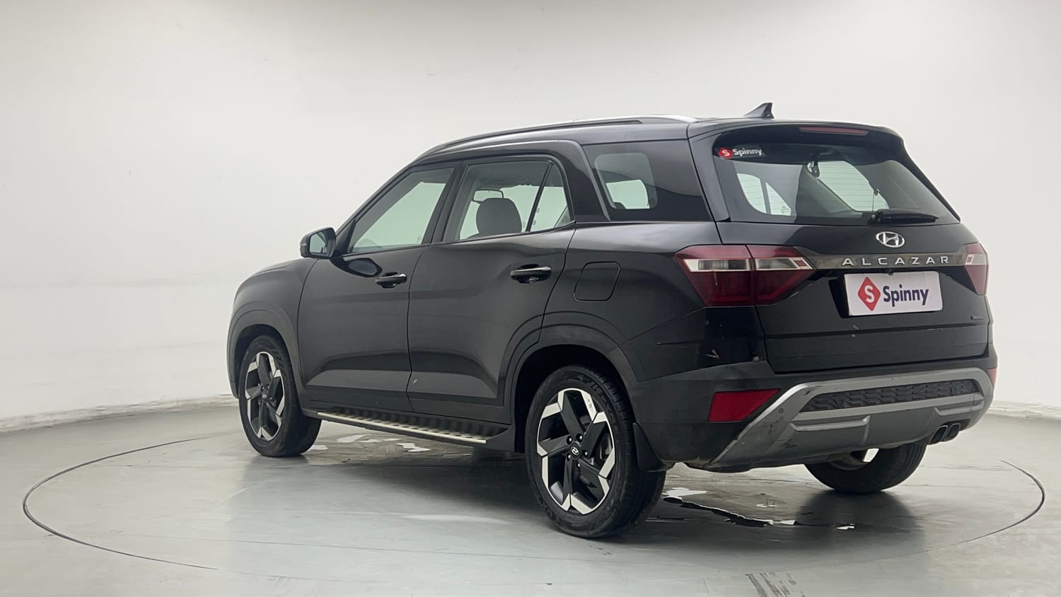 Used 2023 Hyundai Alcazar Signature (O) 7 Seater 1.5 Diesel AT Diesel Automatic exterior LEFT REAR CORNER VIEW