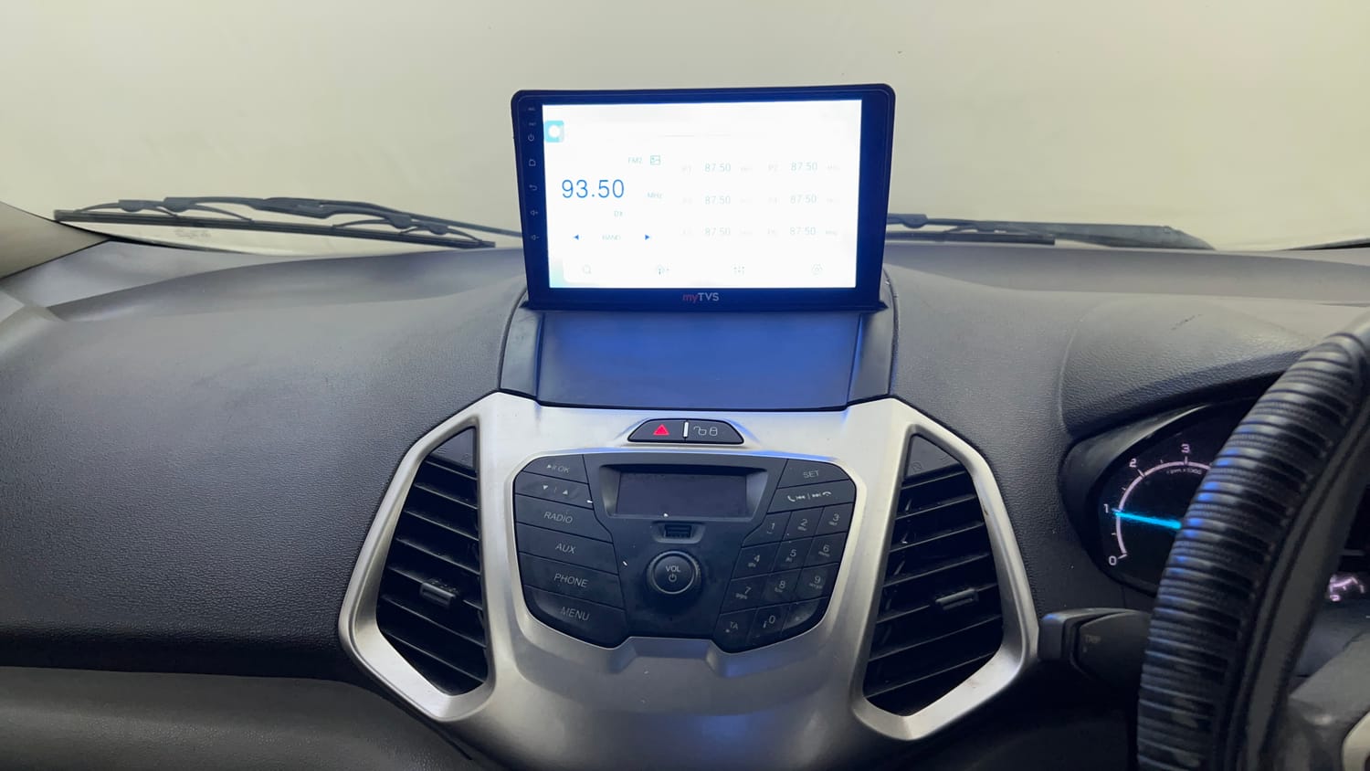 Used 2014 Ford EcoSport Trend 1.5 TDCi Diesel Manual top_features Integrated (in-dash) music system