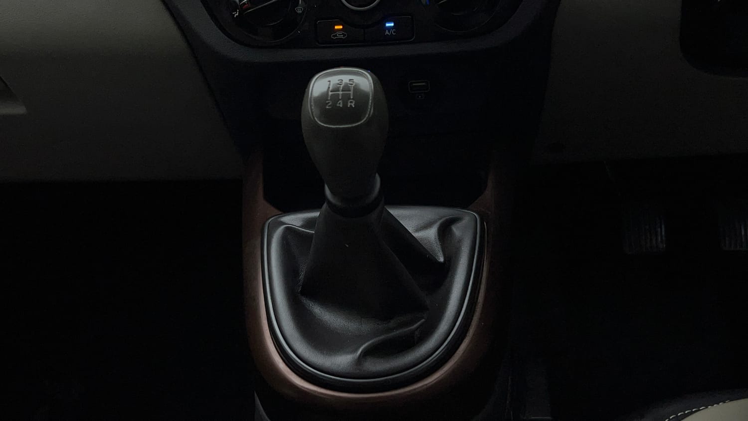 Used 2022 Hyundai Aura S 1.2 Petrol Petrol Manual interior GEAR  KNOB VIEW