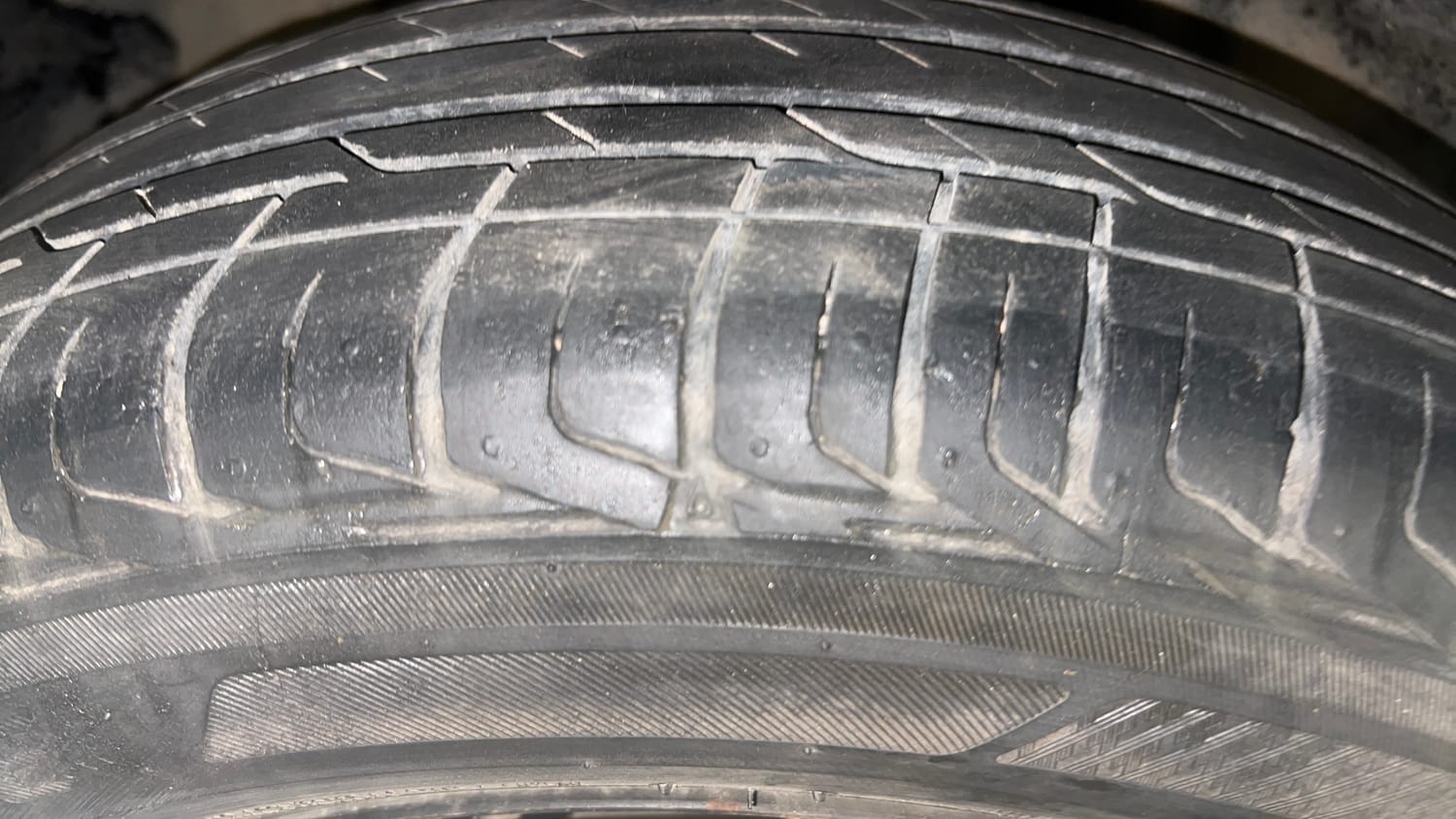 Used 2022 Tata Nexon XMA (S) Petrol Automatic tyres RIGHT REAR TYRE TREAD VIEW