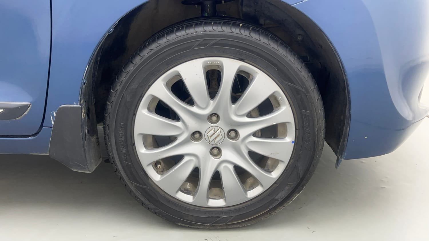 Used 2018 Maruti Suzuki Baleno Zeta 1.2 Petrol Manual tyres RIGHT FRONT TYRE RIM VIEW