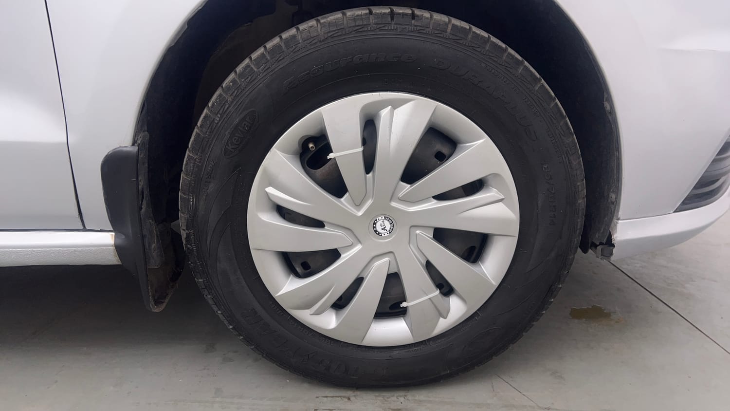 Used 2019 Volkswagen Ameo Trendline 1.0L (P) Petrol Manual tyres RIGHT FRONT TYRE RIM VIEW