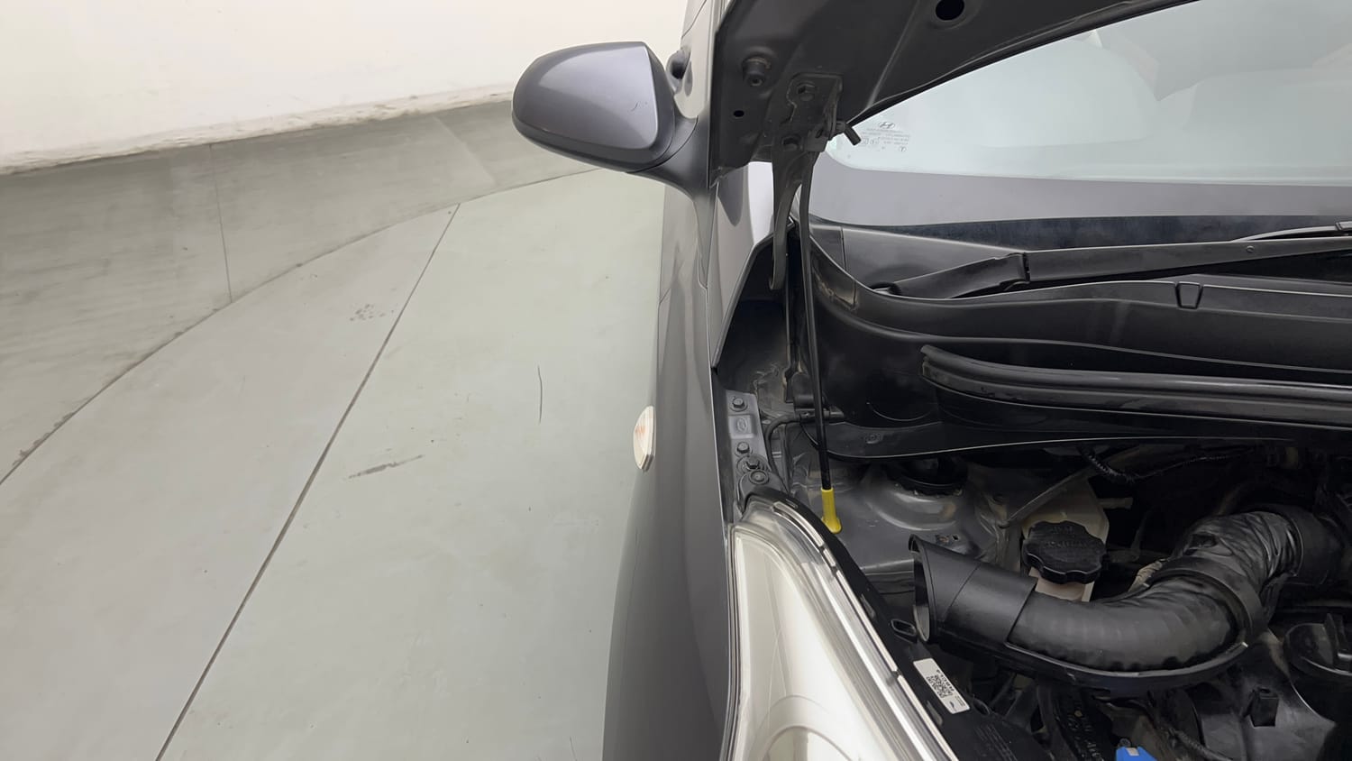 Used 2019 Hyundai Grand i10 Magna 1.2 Kappa VTVT Petrol Manual engine ENGINE RIGHT SIDE HINGE & APRON VIEW