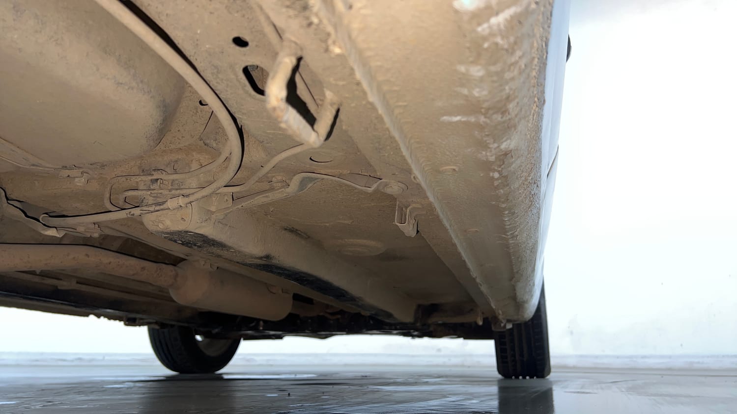 Used 2016 Maruti Suzuki Ciaz ZXI+ AT Petrol Automatic extra REAR RIGHT UNDERBODY VIEW