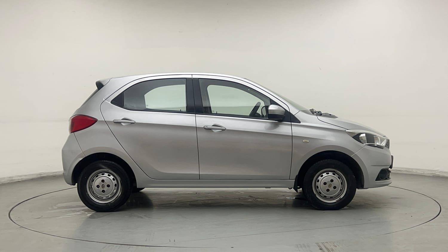 Used 2017 Tata Tiago Revotron XM Petrol Manual exterior RIGHT SIDE VIEW