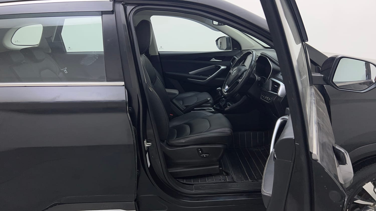 Used 2019 MG Motors Hector Sharp Hybrid 1.5 Petrol Hybrid Manual interior RIGHT SIDE FRONT DOOR CABIN VIEW