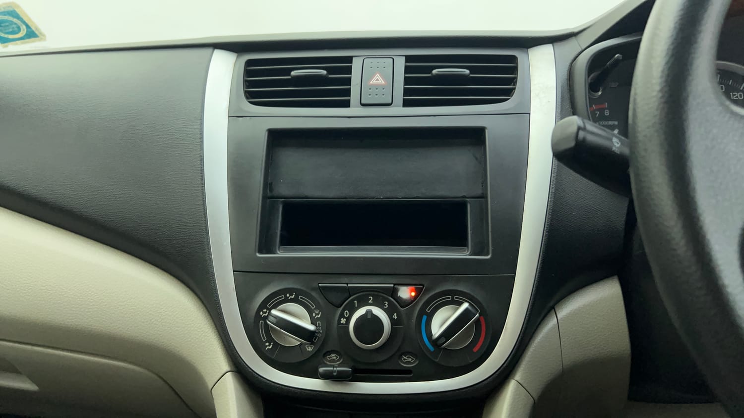 Used 2015 Maruti Suzuki Celerio VXi AMT Petrol Automatic interior MUSIC SYSTEM & AC CONTROL VIEW
