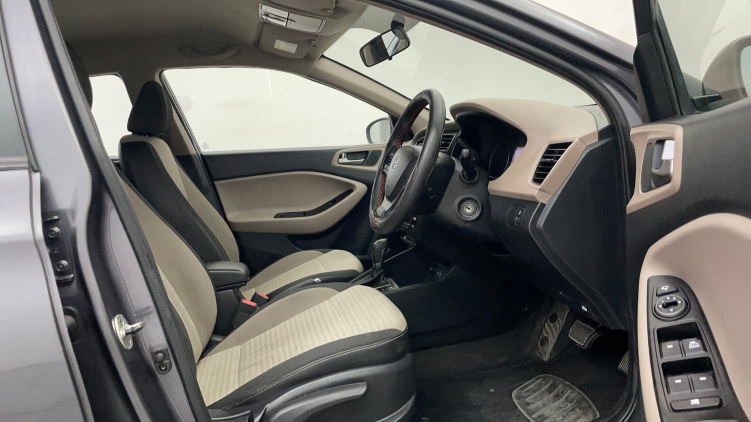 Used 2019 Hyundai Elite i20 Sportz Plus 1.2 CVT Petrol Automatic interior RIGHT SIDE FRONT DOOR CABIN VIEW