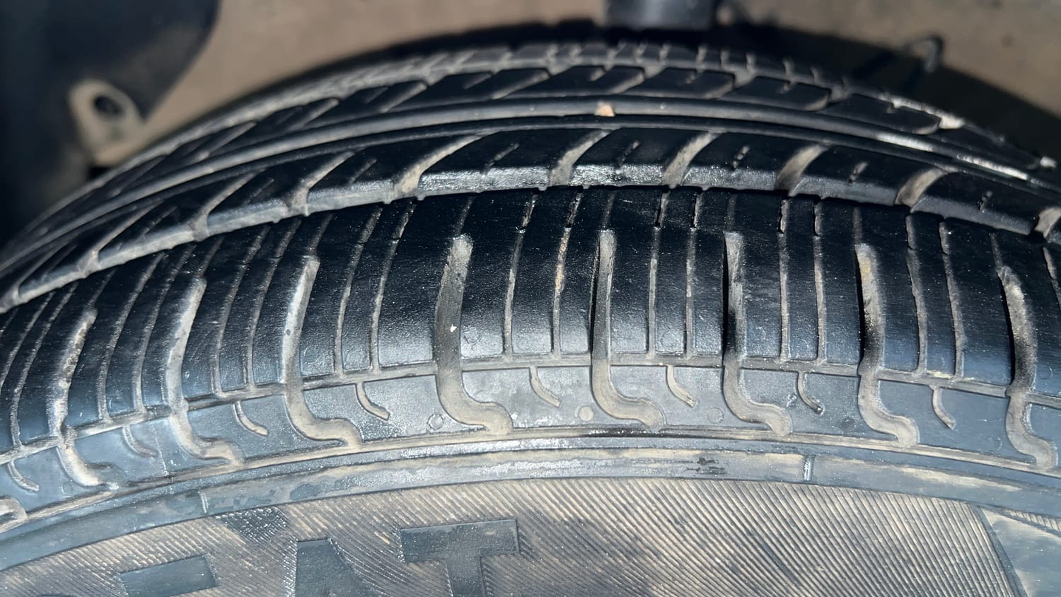 Used 2022 Hyundai Aura S 1.2 Petrol Petrol Manual tyres LEFT FRONT TYRE TREAD VIEW