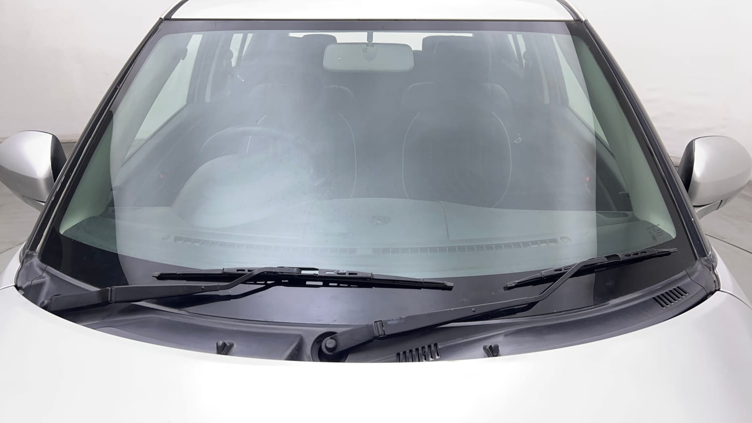 Used 2017 Maruti Suzuki Swift Lxi (O) Petrol Manual exterior FRONT WINDSHIELD VIEW