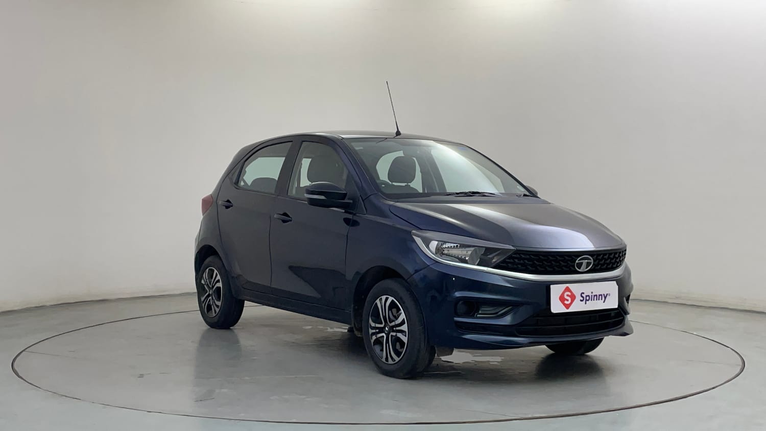 Used 2023 Tata Tiago XTA Petrol Automatic exterior RIGHT FRONT CORNER VIEW