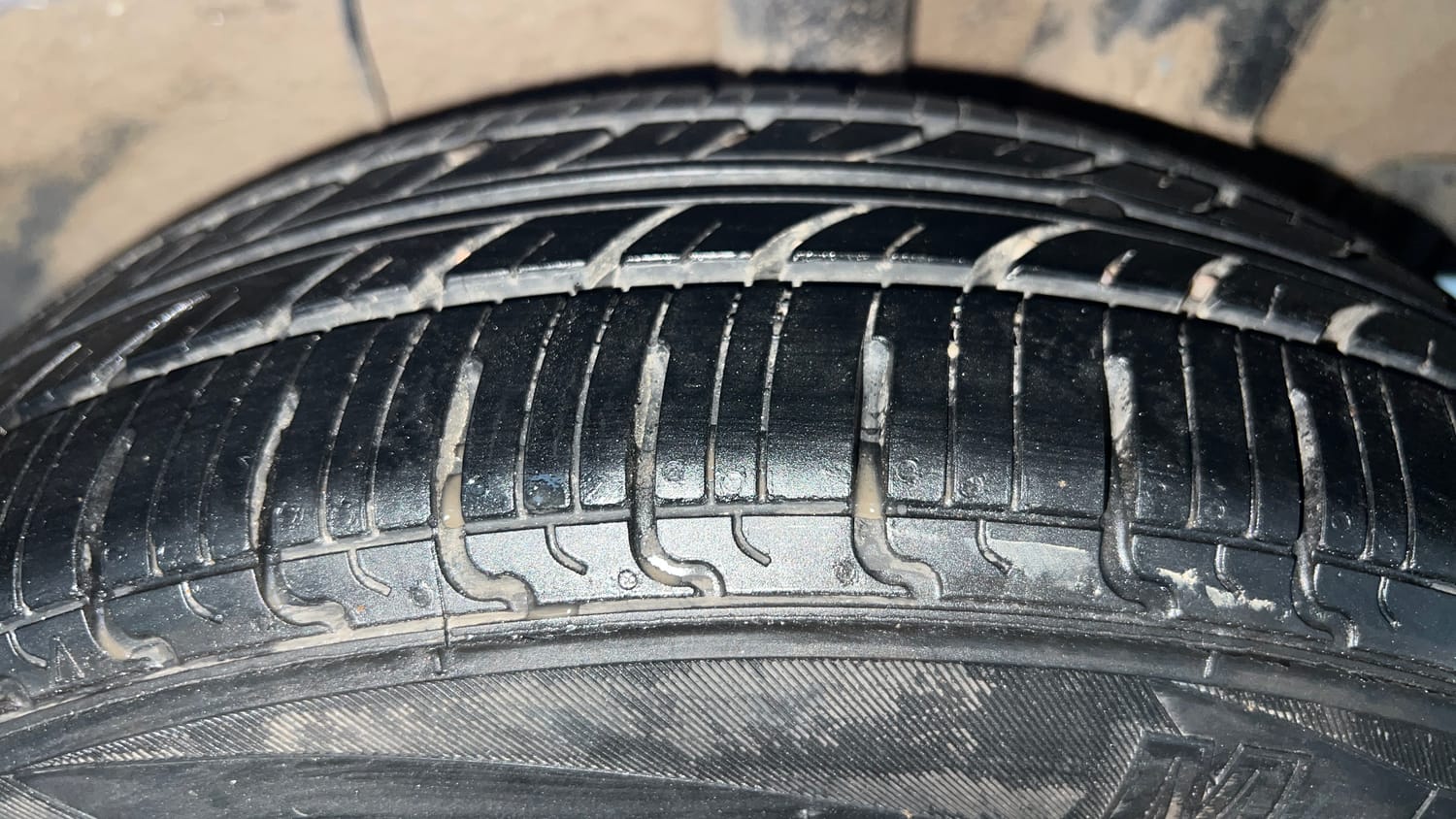 Used 2019 Hyundai Grand i10 Magna 1.2 Kappa VTVT Petrol Manual tyres LEFT REAR TYRE TREAD VIEW