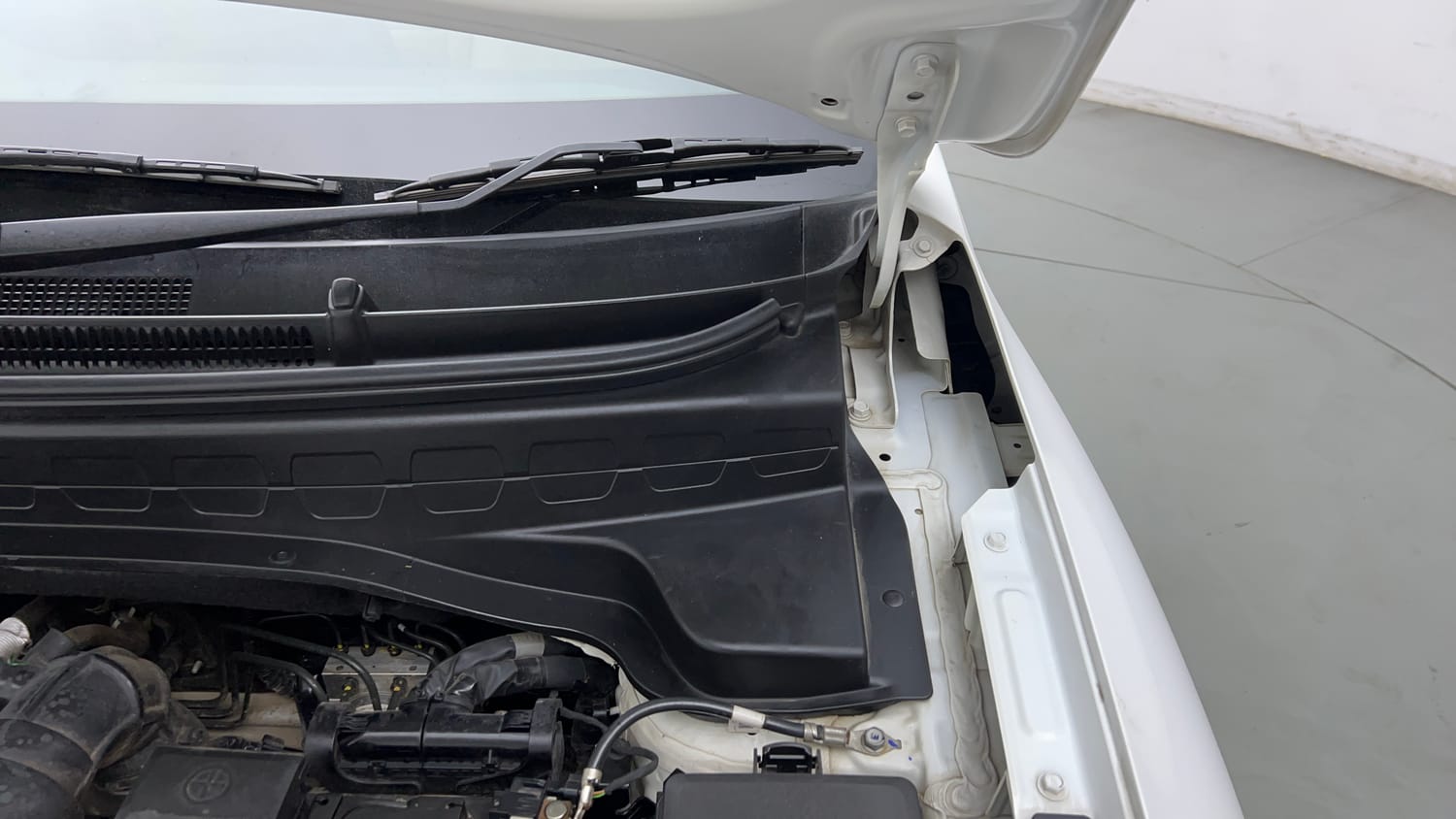 Used 2023 Kia Sonet HTX 1.0 Turbo Petrol DCT Petrol Automatic engine ENGINE LEFT SIDE HINGE & APRON VIEW