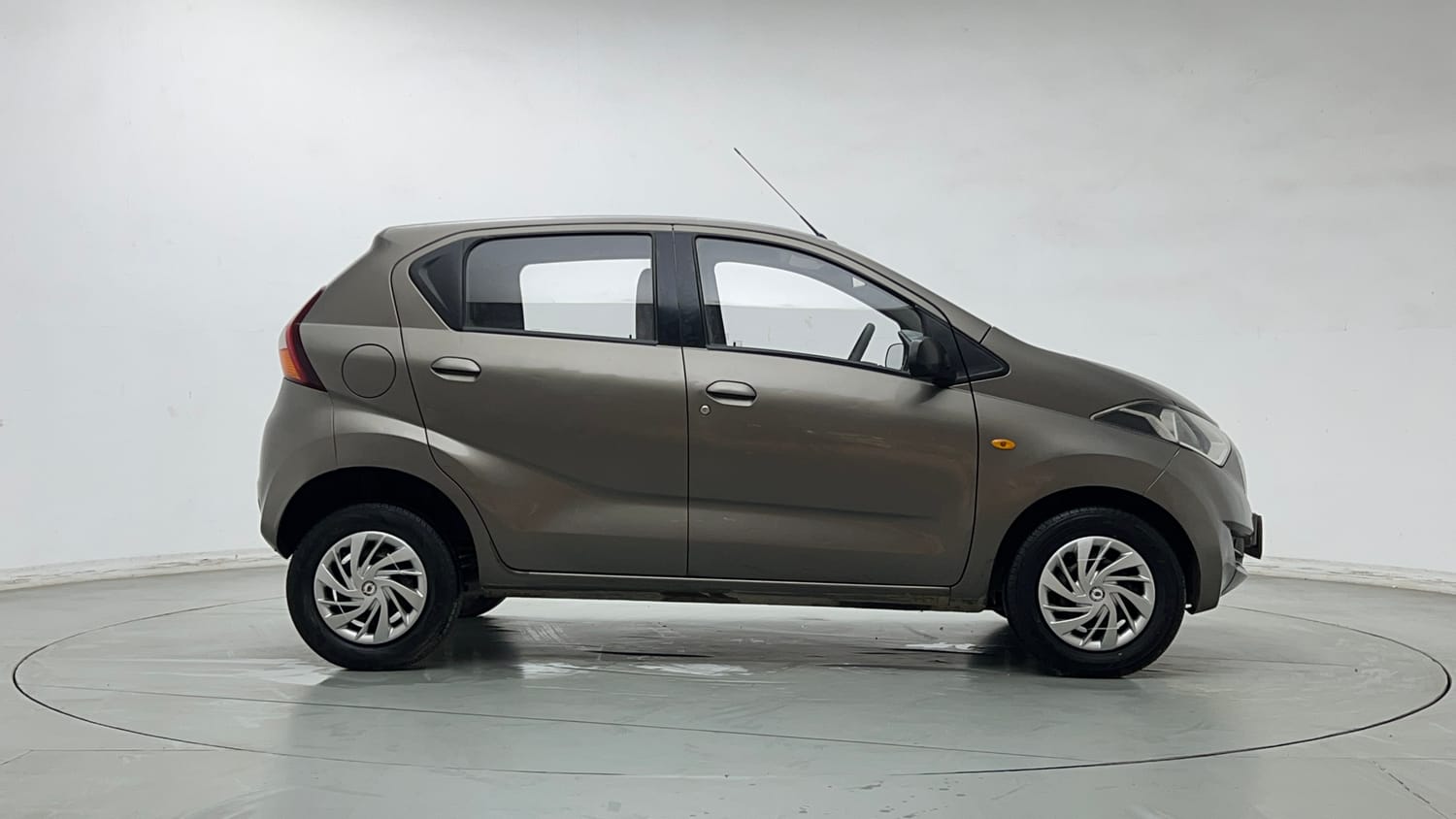 Used 2017 Datsun Redi-GO T (O) Petrol Manual exterior RIGHT SIDE VIEW