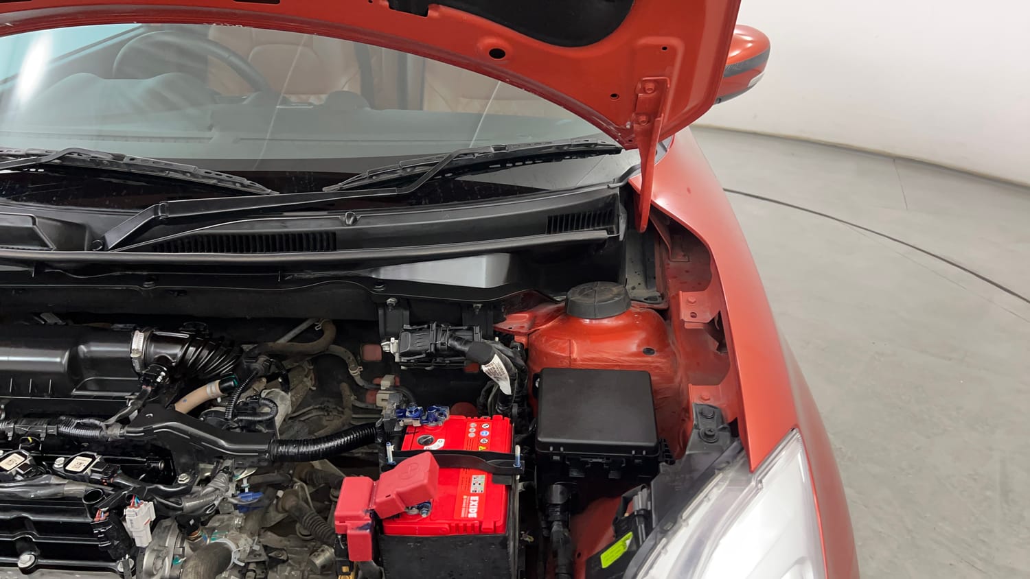 Used 2020 Maruti Suzuki Swift ZXi Petrol Manual engine ENGINE LEFT SIDE HINGE & APRON VIEW
