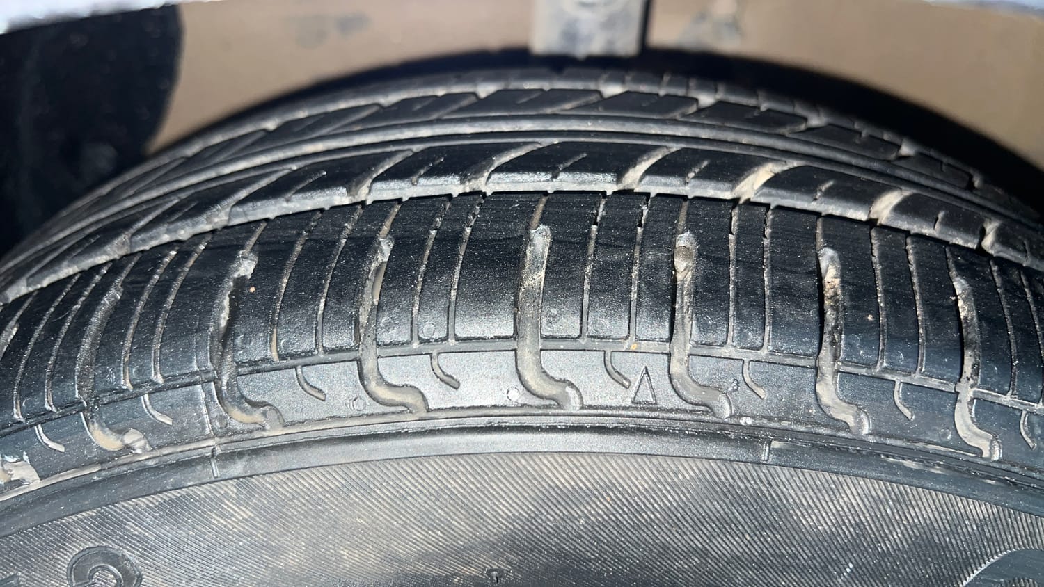 Used 2019 Hyundai Grand i10 Magna 1.2 Kappa VTVT Petrol Manual tyres LEFT FRONT TYRE TREAD VIEW