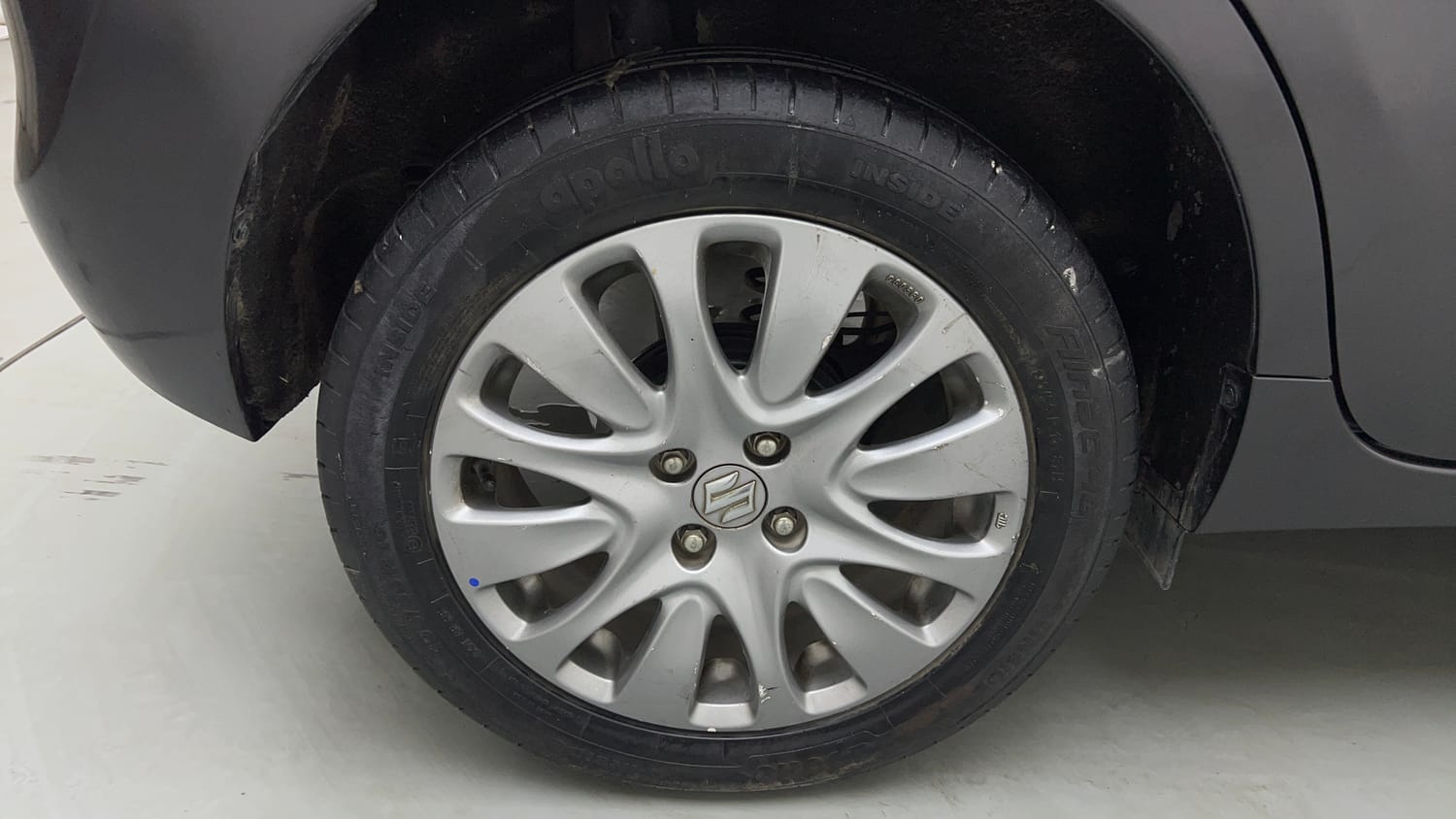 Used 2018 Maruti Suzuki Baleno Zeta 1.2 Petrol Manual tyres RIGHT REAR TYRE RIM VIEW