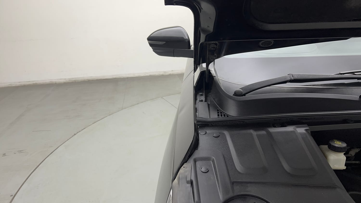 Used 2019 MG Motors Hector Sharp Hybrid 1.5 Petrol Hybrid Manual engine ENGINE RIGHT SIDE HINGE & APRON VIEW