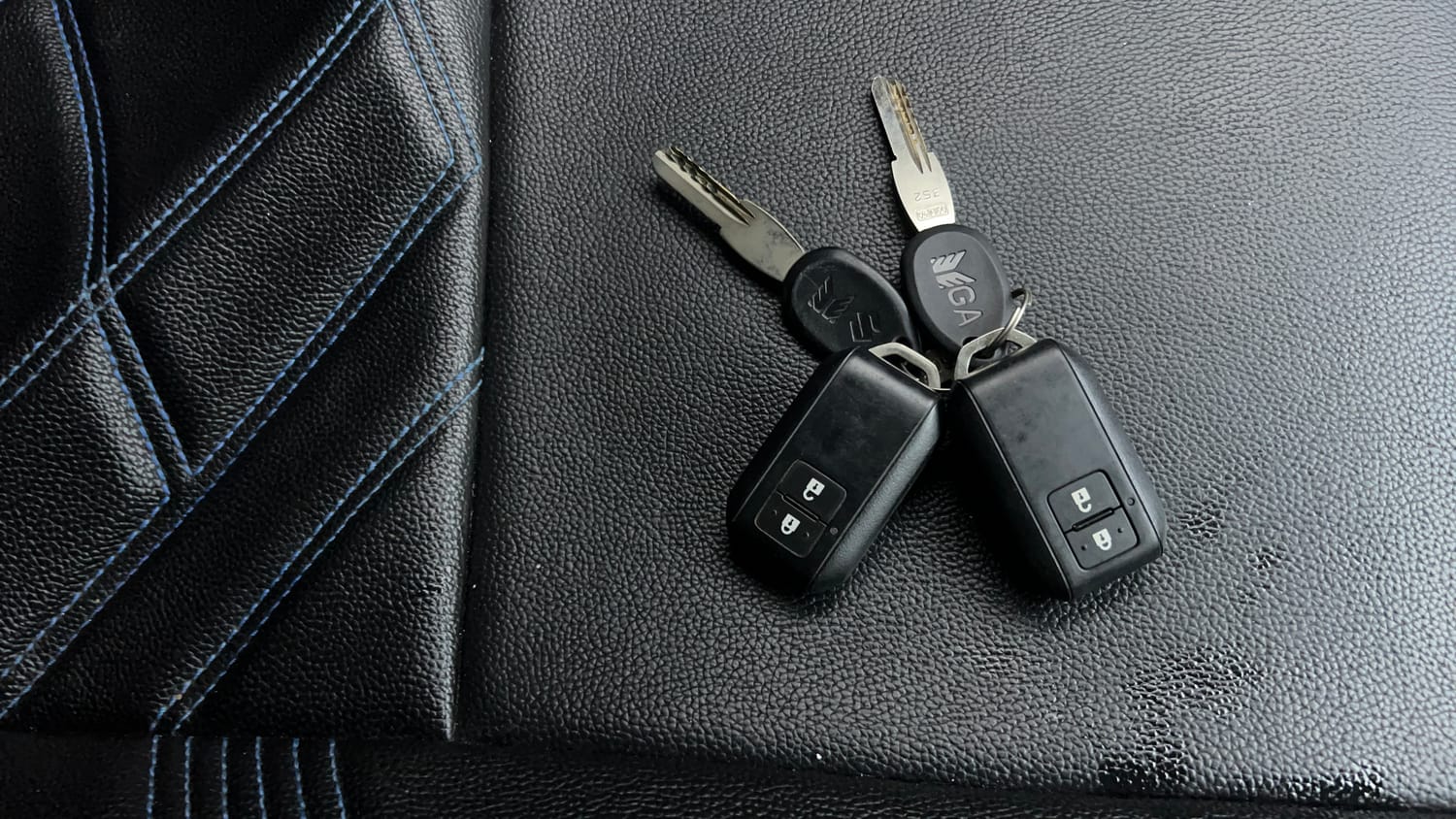Used 2019 Maruti Suzuki Swift ZXi Petrol Manual extra CAR KEY VIEW