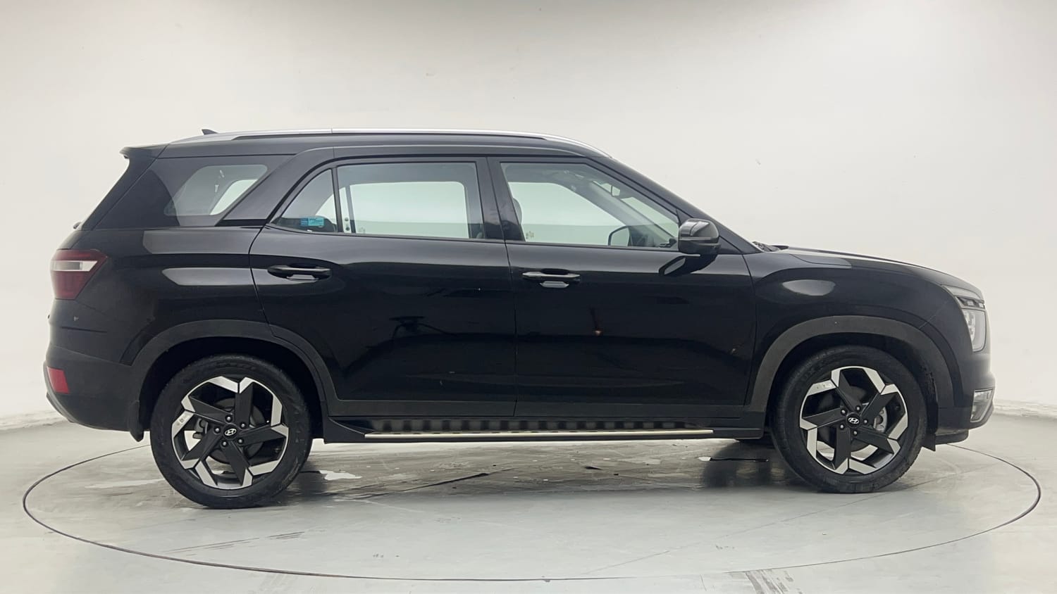 Used 2023 Hyundai Alcazar Signature (O) 7 Seater 1.5 Diesel AT Diesel Automatic exterior RIGHT SIDE VIEW