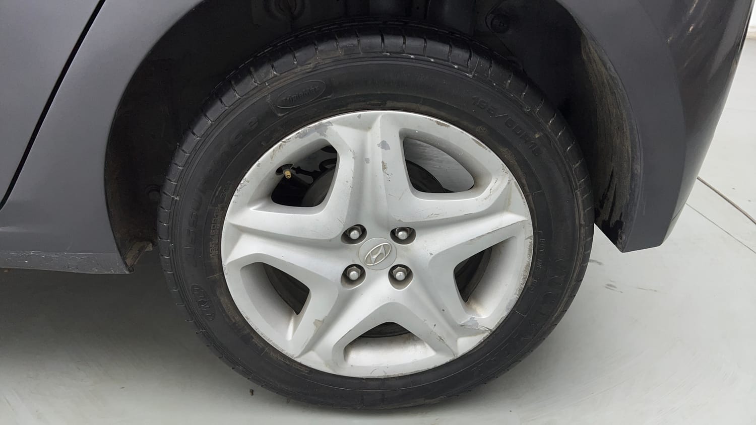 Used 2017 Hyundai Elite i20 Asta 1.2 Petrol Manual tyres LEFT REAR TYRE RIM VIEW