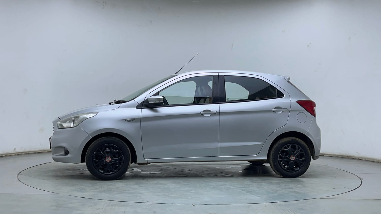 Used 2017 Ford Figo Trend 1.2 Ti-VCT Petrol Manual exterior LEFT SIDE VIEW