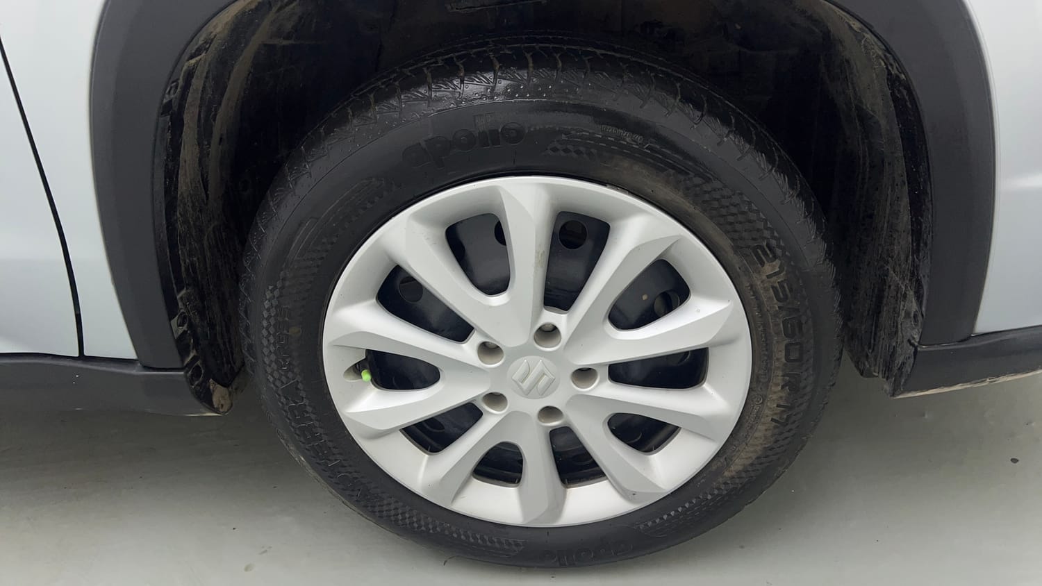 Used 2024 Maruti Suzuki Grand Vitara Delta Smart Hybrid Petrol Manual tyres RIGHT FRONT TYRE RIM VIEW