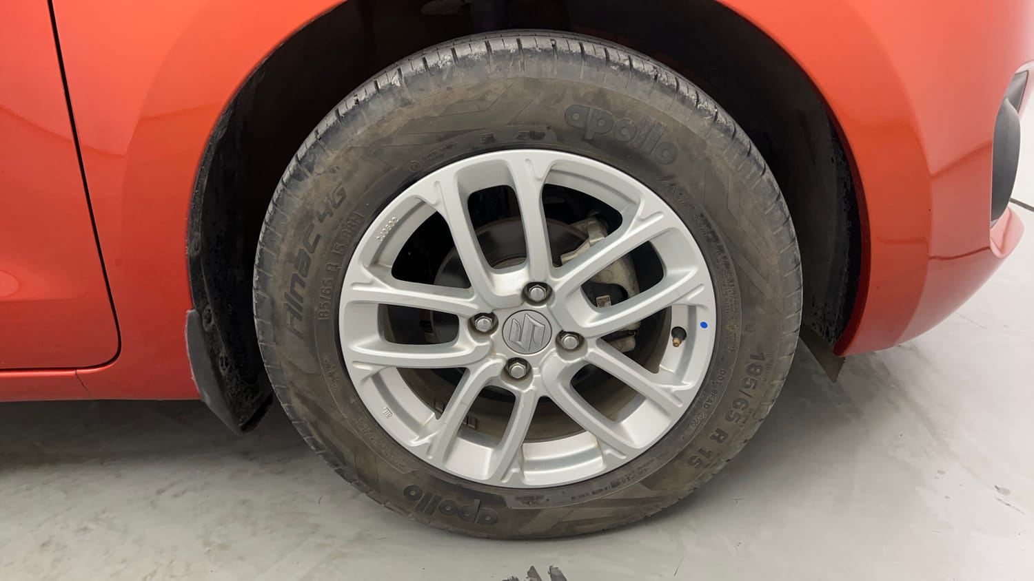 Used 2020 Maruti Suzuki Swift ZXi Petrol Manual tyres RIGHT FRONT TYRE RIM VIEW