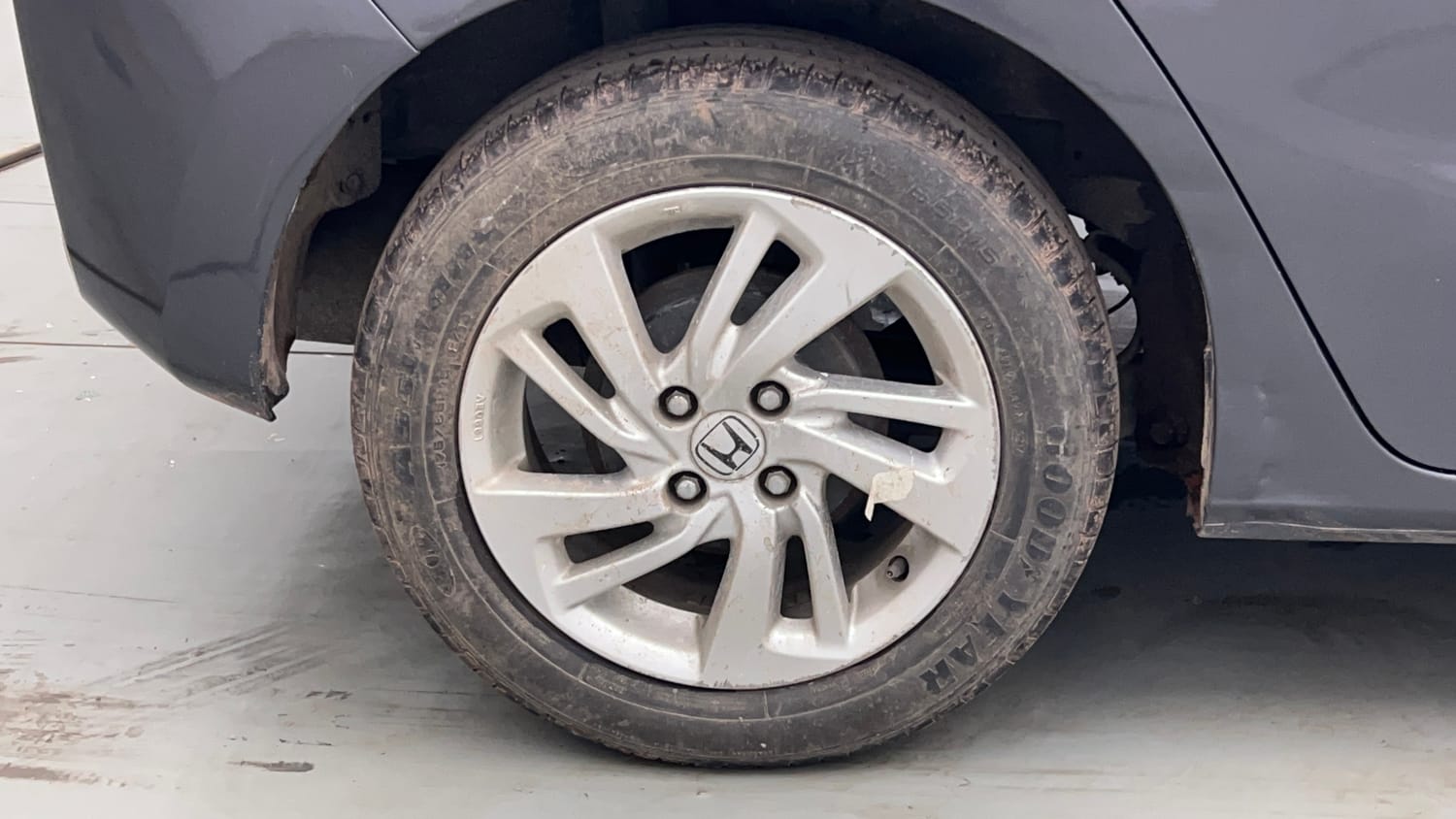 Used 2018 Honda Jazz V Petrol Petrol Manual tyres RIGHT REAR TYRE RIM VIEW