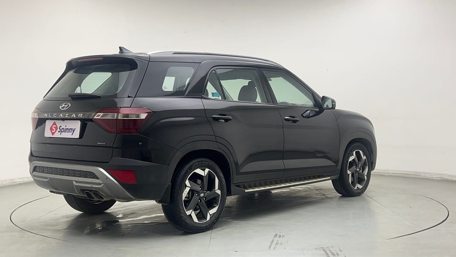 Used 2023 Hyundai Alcazar Signature (O) 7 Seater 1.5 Diesel AT Diesel Automatic exterior RIGHT REAR CORNER VIEW