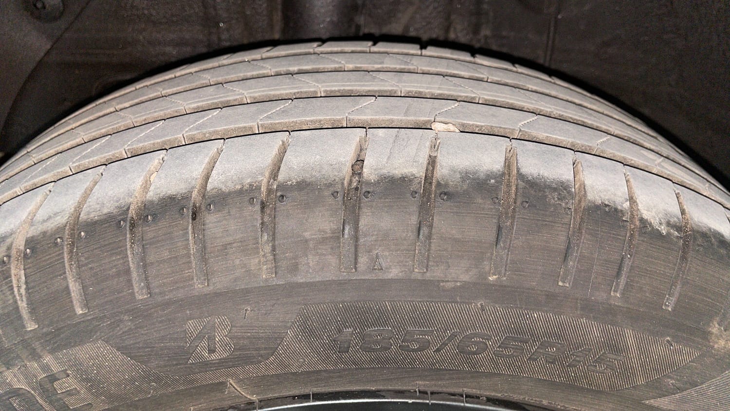 Used 2019 Hyundai Elite i20 Sportz Plus 1.2 CVT Petrol Automatic tyres RIGHT REAR TYRE TREAD VIEW