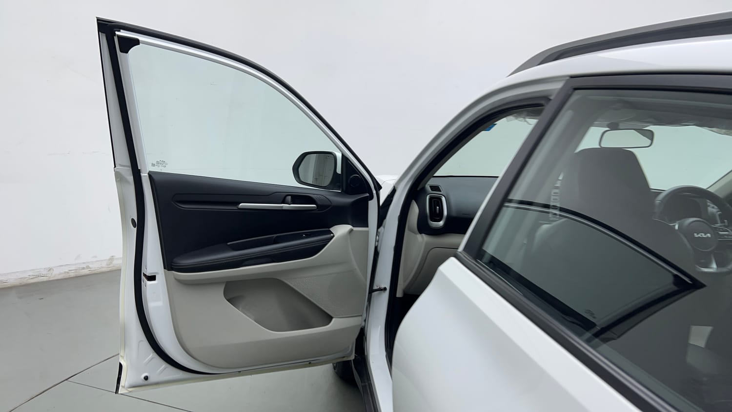 Used 2023 Kia Sonet HTX 1.0 Turbo Petrol DCT Petrol Automatic interior LEFT FRONT DOOR OPEN VIEW