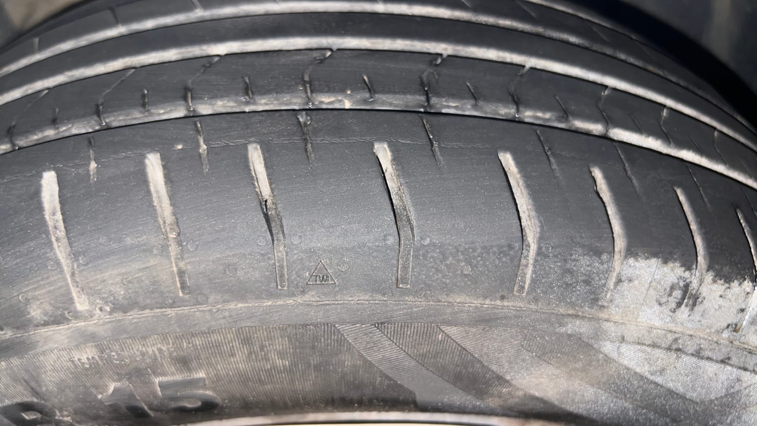 Used 2014 Ford EcoSport Trend 1.5 TDCi Diesel Manual tyres RIGHT FRONT TYRE TREAD VIEW