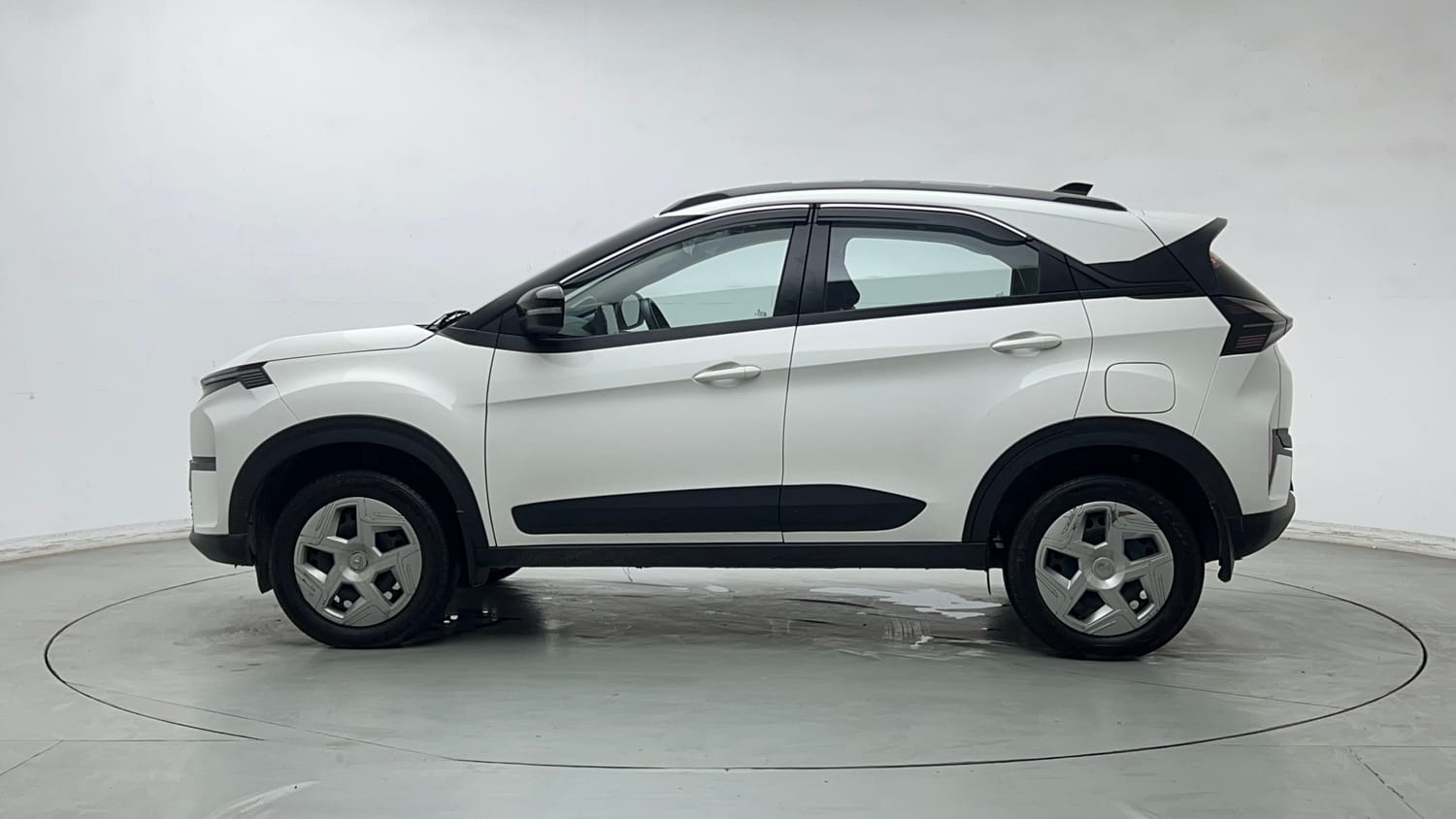 Used 2025 Tata Nexon Pure Plus (S) 1.2 iCNG 6MT Cng Manual exterior LEFT SIDE VIEW
