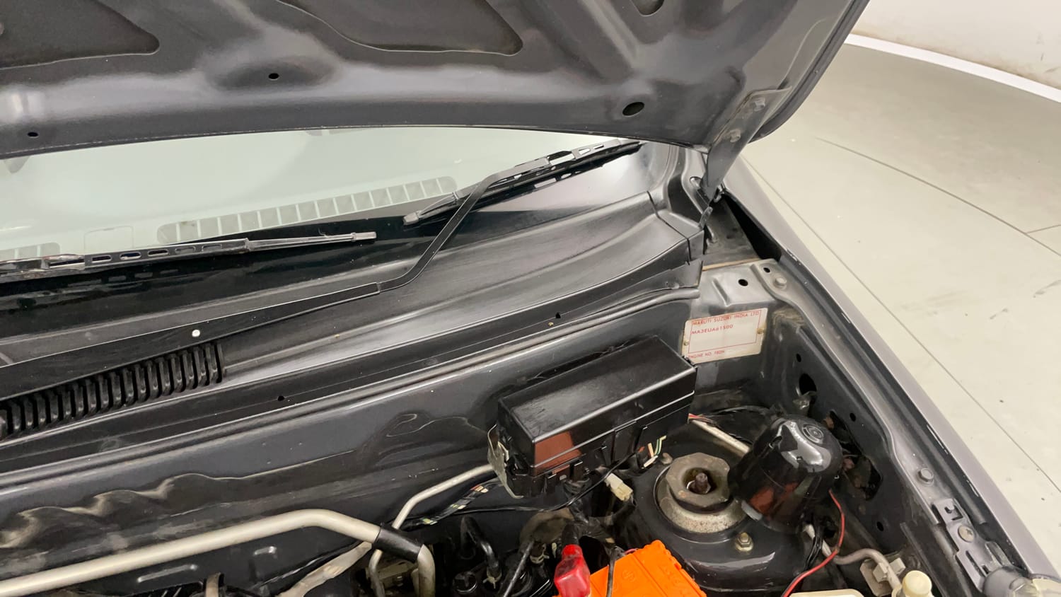 Used 2016 Maruti Suzuki Alto 800 Lxi Petrol Manual engine ENGINE LEFT SIDE HINGE & APRON VIEW