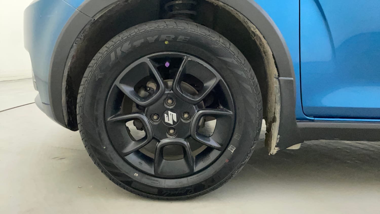 Used 2017 Maruti Suzuki Ignis Alpha 1.2 MT Petrol Manual tyres LEFT FRONT TYRE RIM VIEW