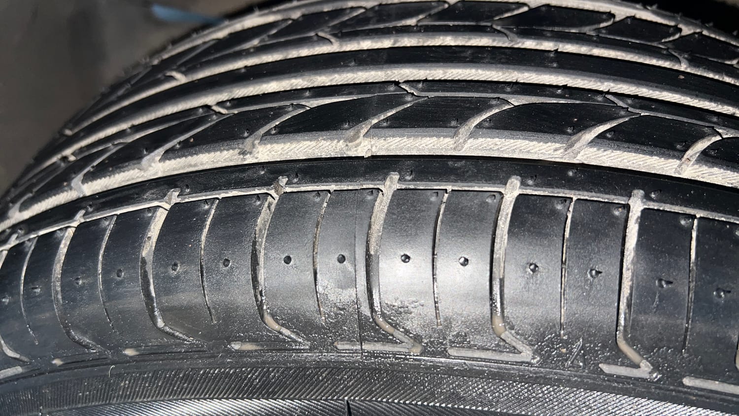 Used 2019 Maruti Suzuki Swift ZXi Petrol Manual tyres LEFT FRONT TYRE TREAD VIEW