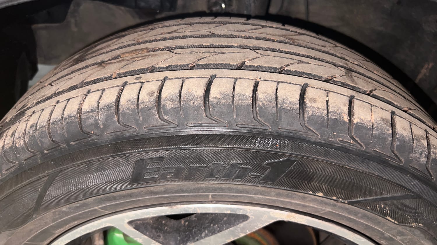 Used 2014 Honda City SV Petrol Manual tyres LEFT FRONT TYRE TREAD VIEW