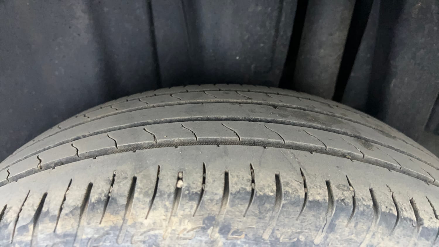 Used 2024 Maruti Suzuki Brezza Zxi Plus Dual Tone Petrol Manual tyres LEFT REAR TYRE TREAD VIEW