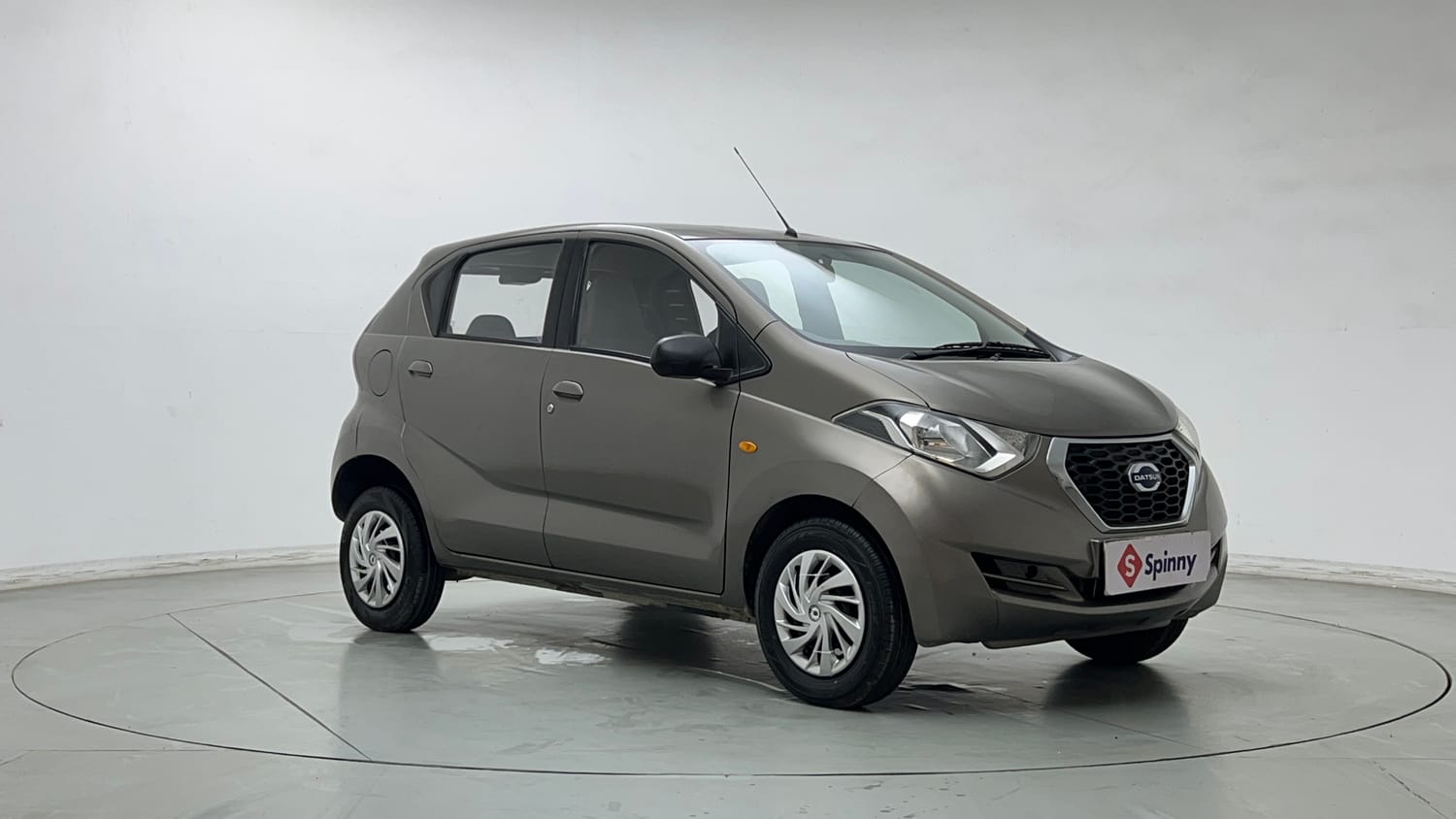Used 2017 Datsun Redi-GO T (O) Petrol Manual exterior RIGHT FRONT CORNER VIEW